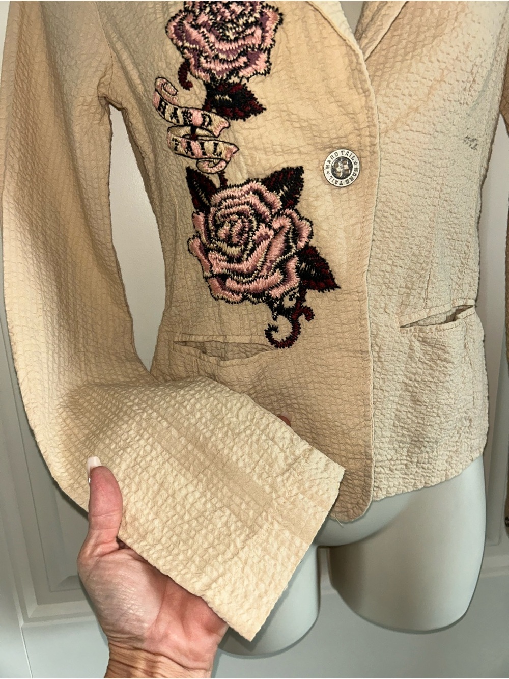 NEW Hard Tail Cream Textured Blazer with Pink Rose Embroidery Sz S - Picture 3 of 6